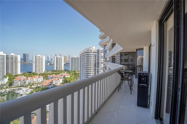 Building Photo - 1000 W Island Blvd