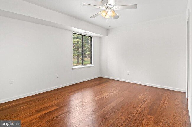 Building Photo - 5482 Cedar Ln