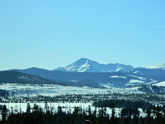 Building Photo - Summer Seasonal Rental- Lake Forest E301