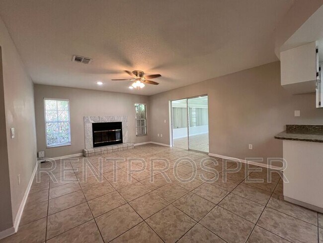 Building Photo - 360 Vincent Dr