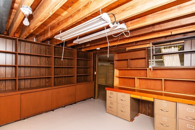 Building Photo - Beautiful 4 Bedroom 3 Bathroom South County Home