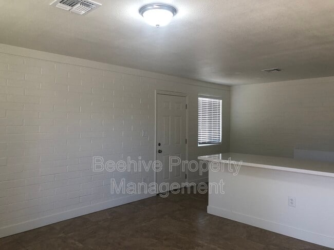 Building Photo - 2530 E Atlanta Ave