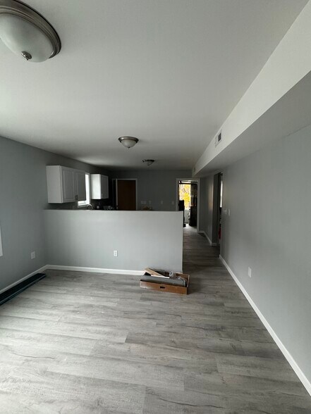 Building Photo - 240 College St