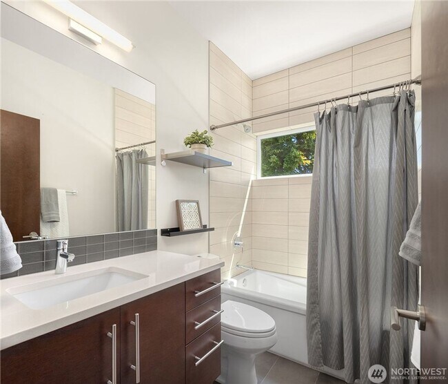 Building Photo - 3bd/2.5ba Seattle Home