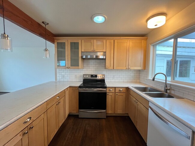 Building Photo - Cozy 3 bed 1 bath Home in Brentwood-Darlin...