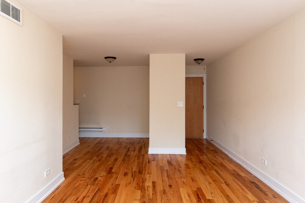 Building Photo - 567 W Arlington Pl