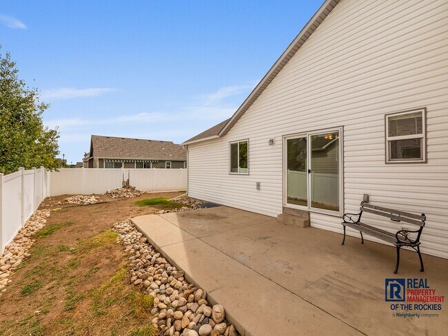 Building Photo - Charming 3 Bed, 2 Bath Home with 3-Car Gar...