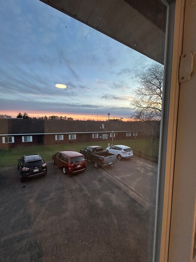 Building Photo - 1002 Main St