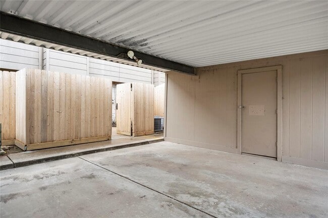Building Photo - 6652 Montauk Dr