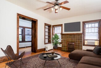 Building Photo - Crestairie