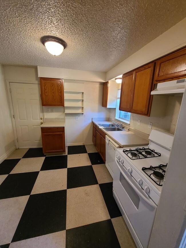 Building Photo - Lease To Purchase! NW OKC