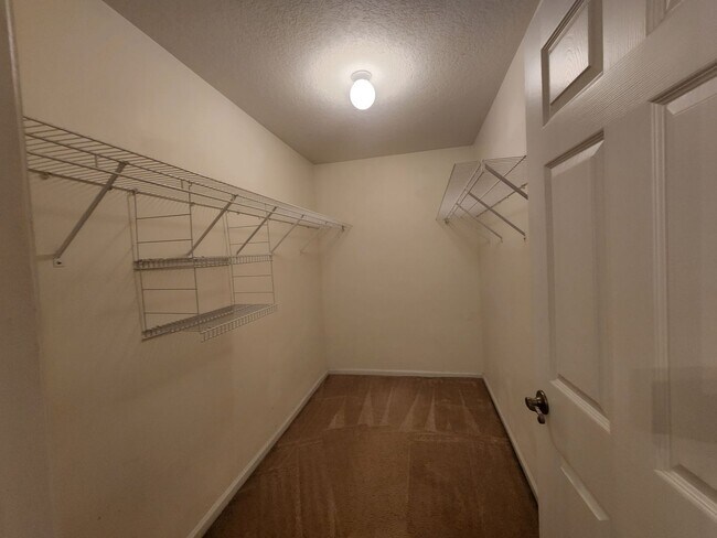 Building Photo - Coming Soon To Tour! Lake City Pet Friendl...