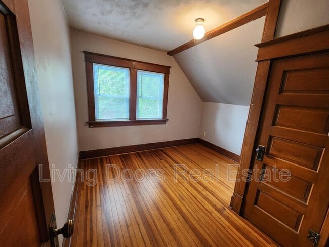 Building Photo - 837 Peach St