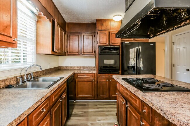 Building Photo - 832 Lost Creek Cir