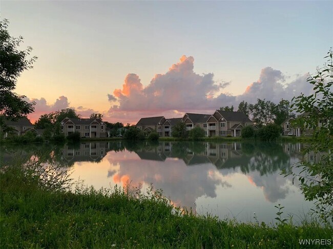 Building Photo - 1013 Deer Lakes Dr