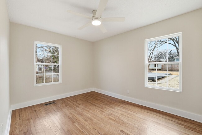 Building Photo - 1940 Harle Ave NW