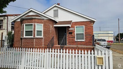 Building Photo - 1448 Rice St