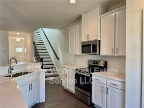 Building Photo - 159 Auburn Run Ln