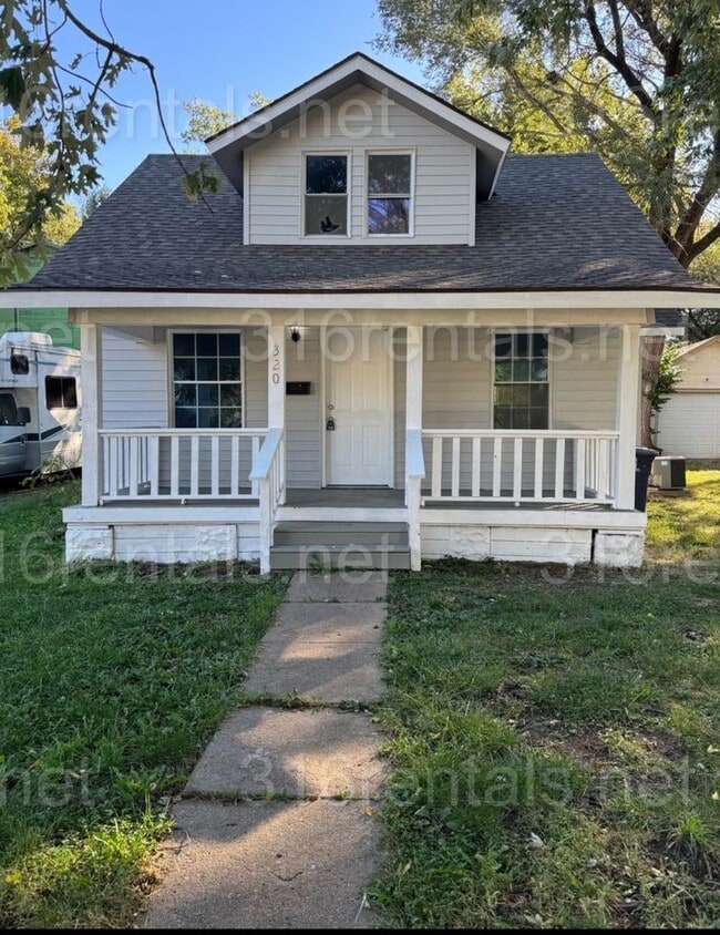 Building Photo - Recently Remodeled 3 Bedroom Home