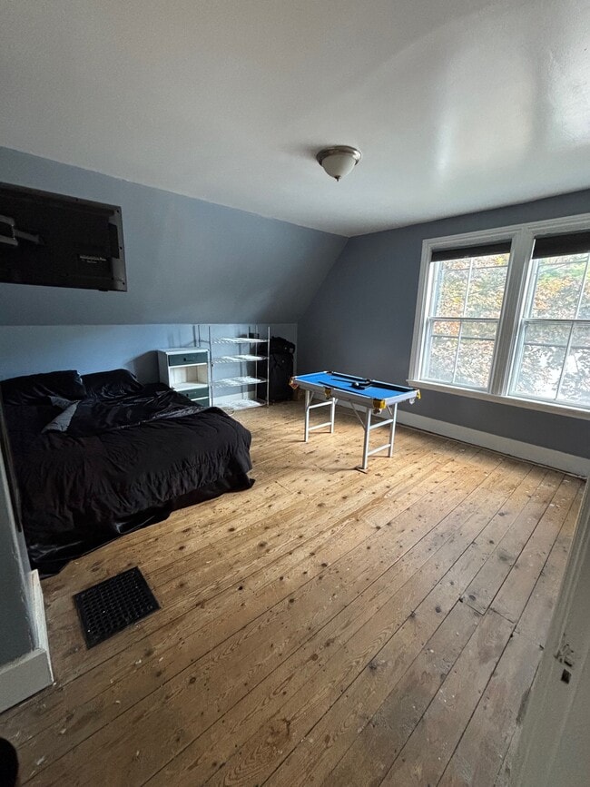 Building Photo - 23 Elm St