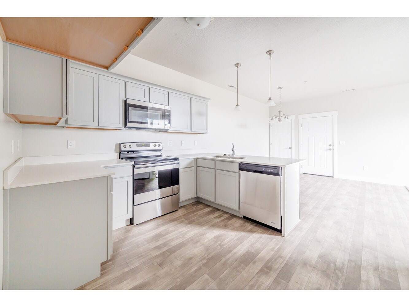 Kitchen - 620 n emery ln