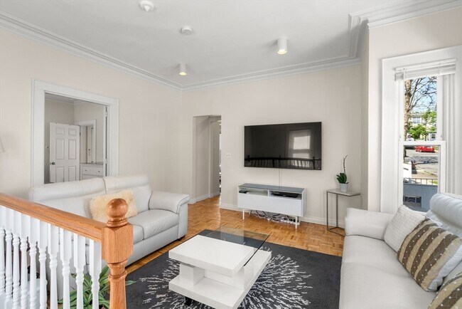 Building Photo - 18 Loring St