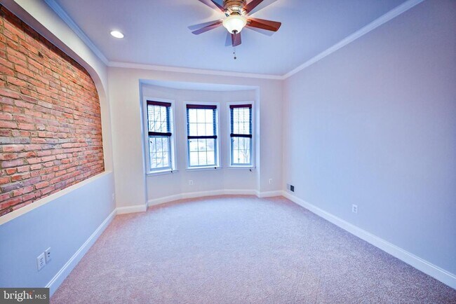 Building Photo - 263 S Ellwood Ave