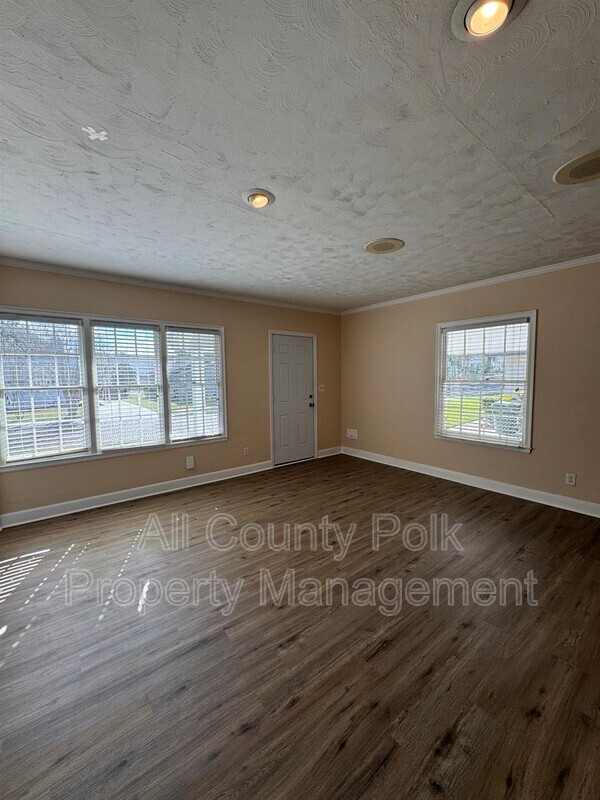 Building Photo - 422 E Belmar St