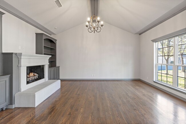 Building Photo - Luxury Living in a Gated Community