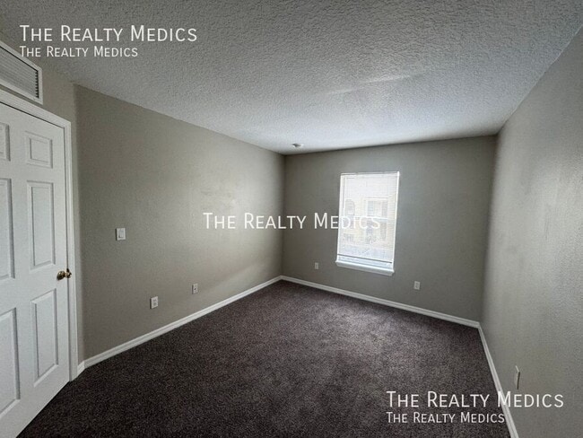 Building Photo - 2793 Club Cortile Cir