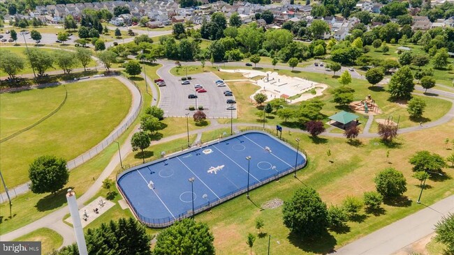 Building Photo - 250 N Mulberry St