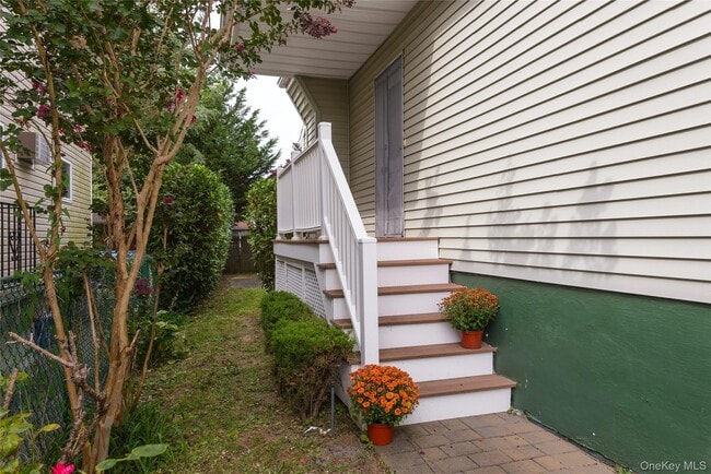 Building Photo - 19 Graywood Rd