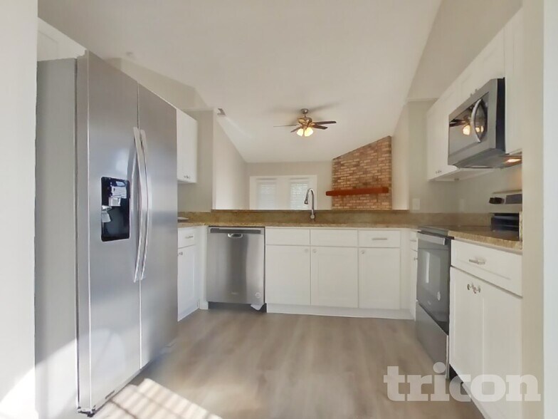 Building Photo - 1021 Whittier Cir