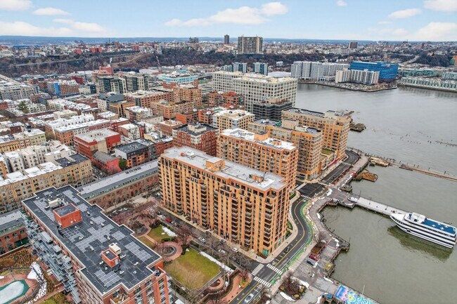 Building Photo - 2 Constitution Ct