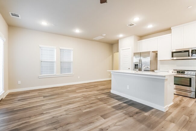 Building Photo - 337 N Centro Cir