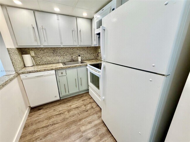 Building Photo - 17560 Atlantic Blvd