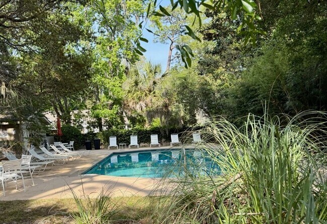 Building Photo - Top-Floor South End Villa Near Coligny Beach- Available Now!