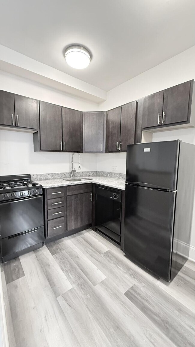 Building Photo - 0 bedroom in Chicago IL 60613