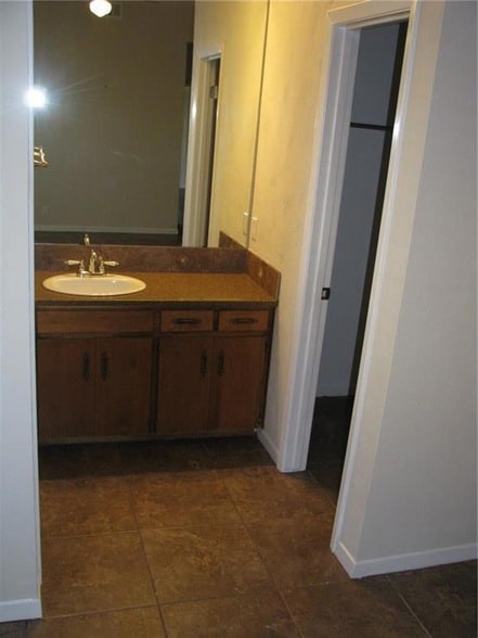 Building Photo - 6509 Skycrest Dr