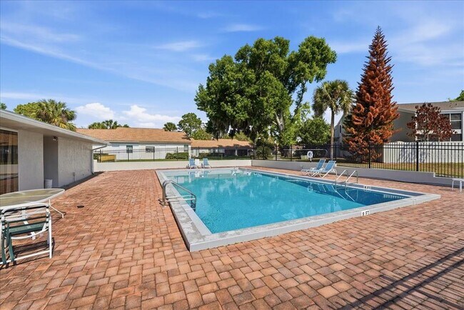 Building Photo - 1428 Oak Pl