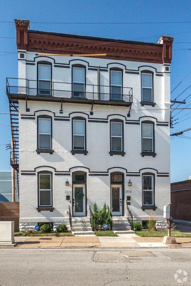 Building Photo - STUNNING Benton Park Townhome