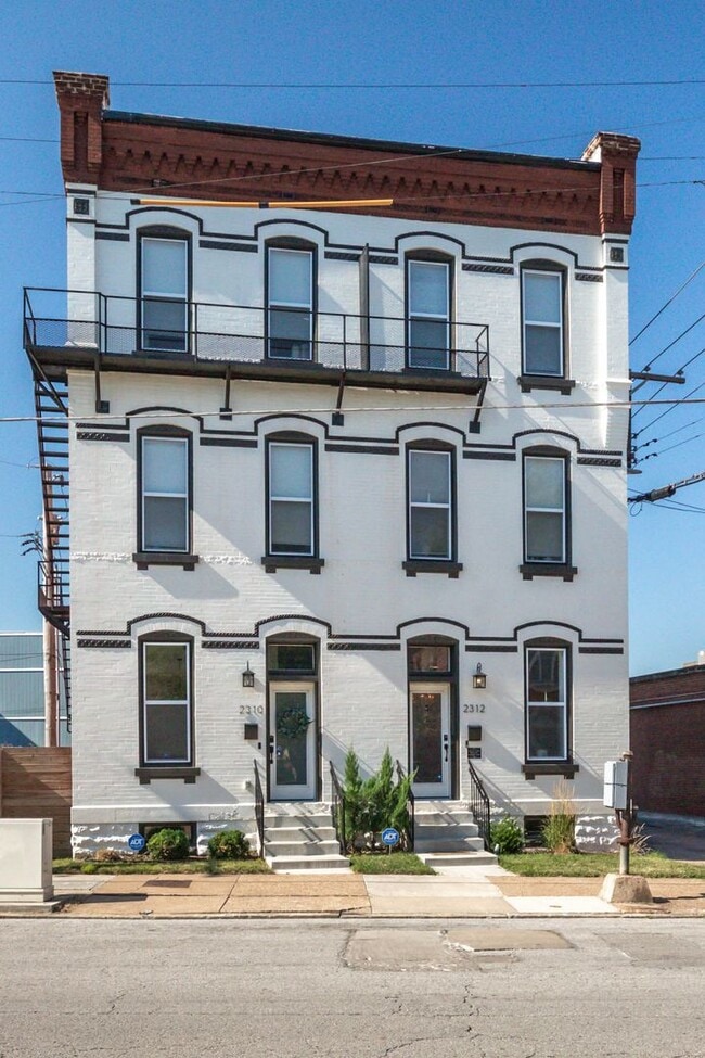 Primary Photo - STUNNING Benton Park Townhome