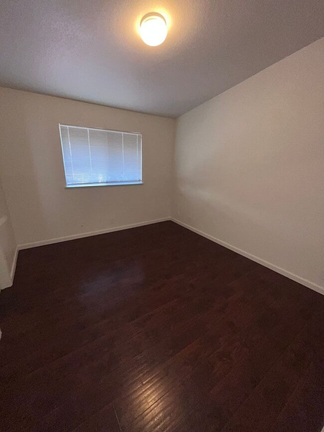 Building Photo - NICE UPDATED HOME IN ELK GROVE!!