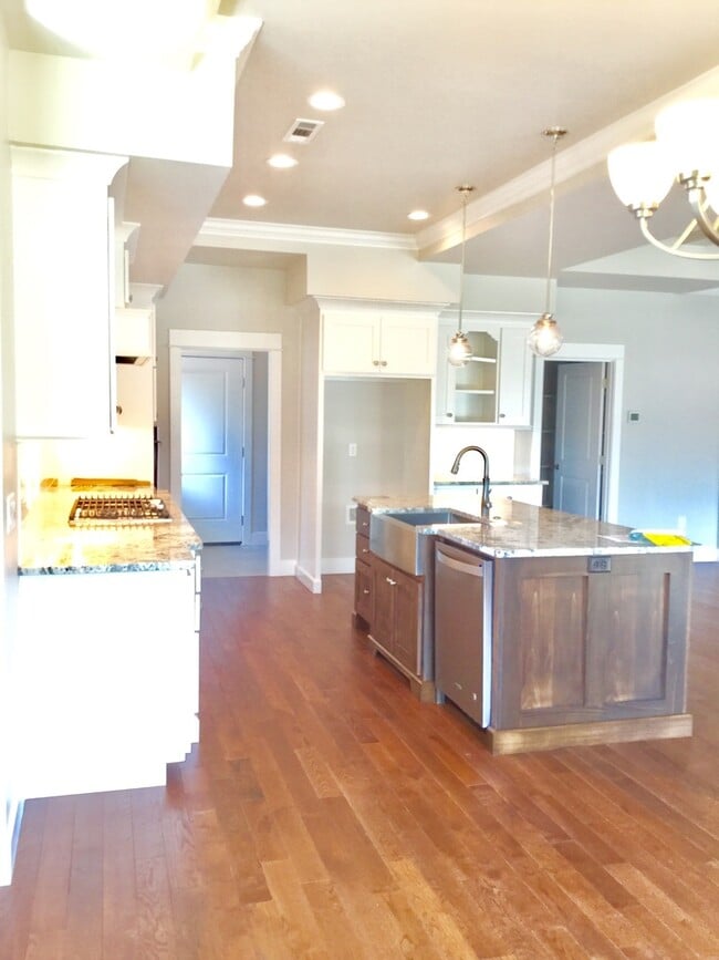 Building Photo - Stunning Newer Build in Stonegate Estates!!