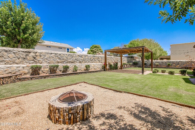 Building Photo - 13401 Emerald Pond Dr