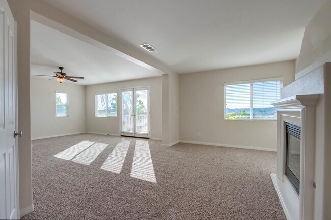 Building Photo - 1059 Vista Pointe Blvd