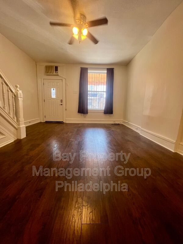 Building Photo - 2165 W Grange Ave