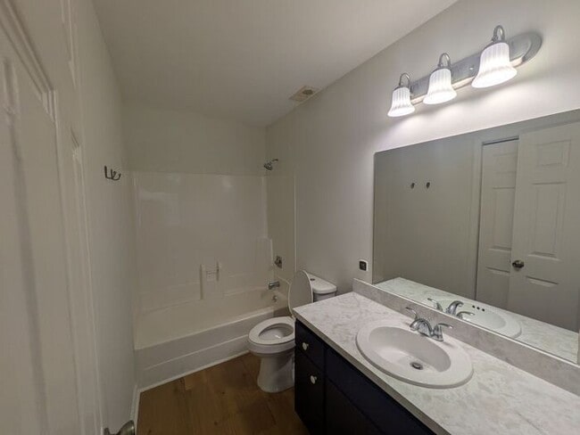 Building Photo - 1107 Quail Ct W