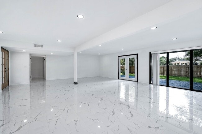 Building Photo - 1616 Redway Ln