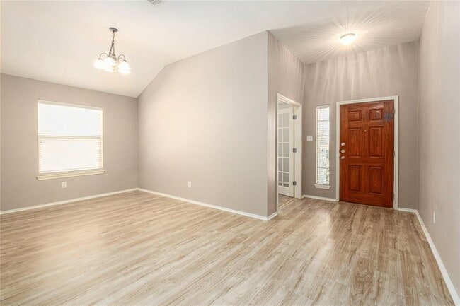 Building Photo - 249 Ashwood N